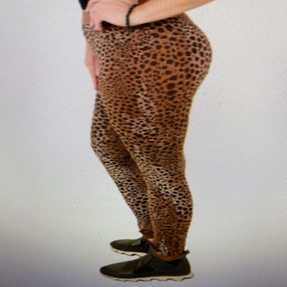 LEOPARD PRINT LEGGINGS!💕💕 - Picture 6 of 6